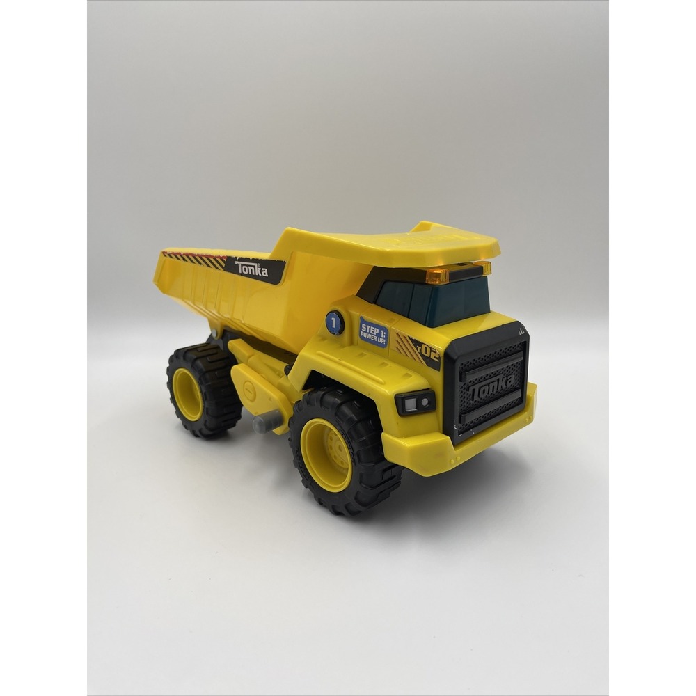 TONKA HASBRO 2018 YELLOW DUMP‎ TRUCK T02 Plastic Lights Up And Sounds